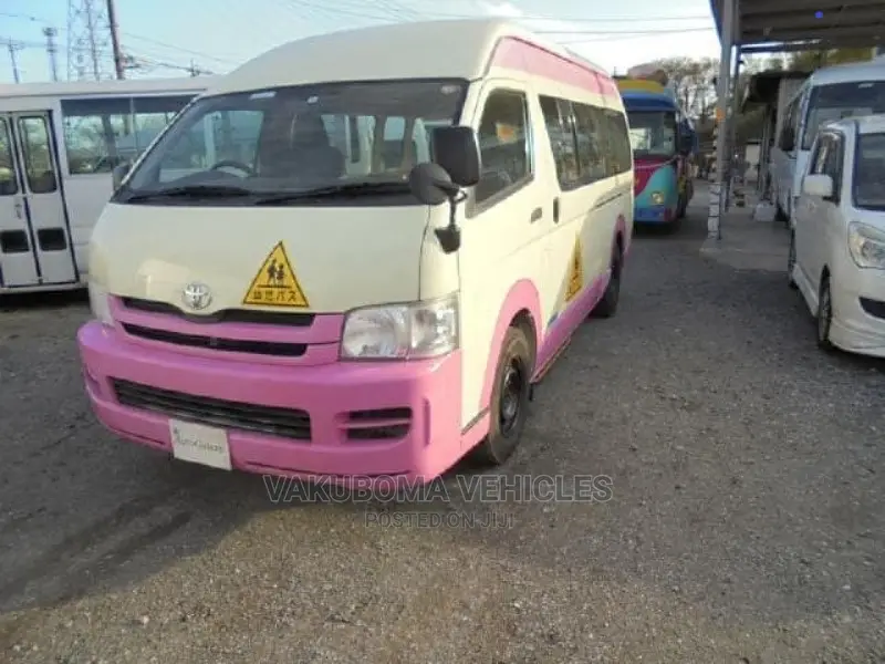 Toyota HiAce 2009 Pink