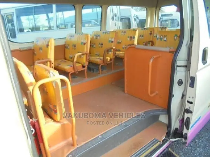 Toyota HiAce 2009 Pink