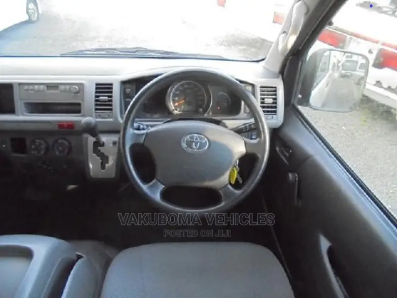 Toyota HiAce 2009 Pink