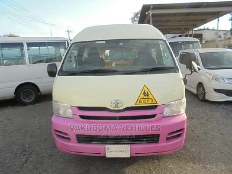 Toyota HiAce 2009 Pink