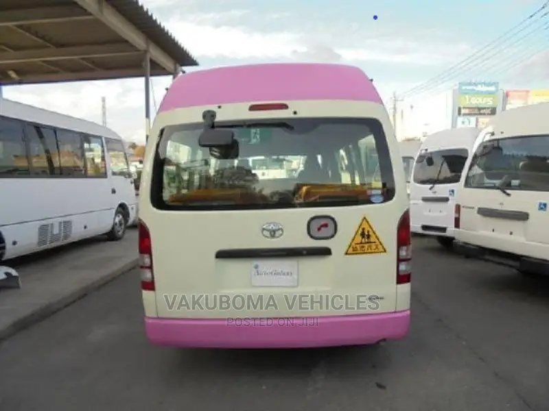 Toyota HiAce 2009 Pink