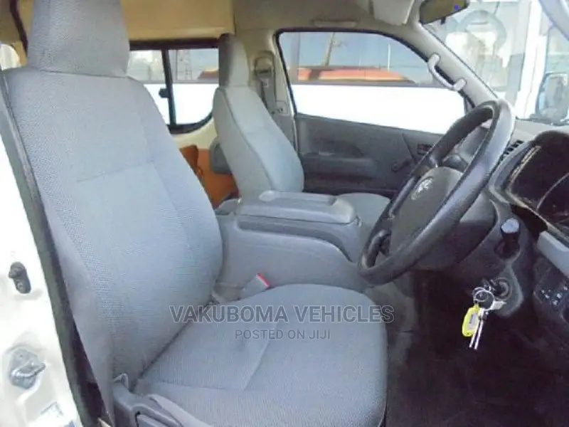 Toyota HiAce 2009 Pink