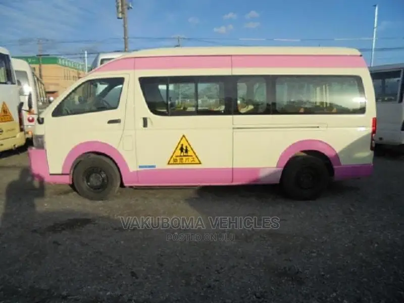 Toyota HiAce 2009 Pink