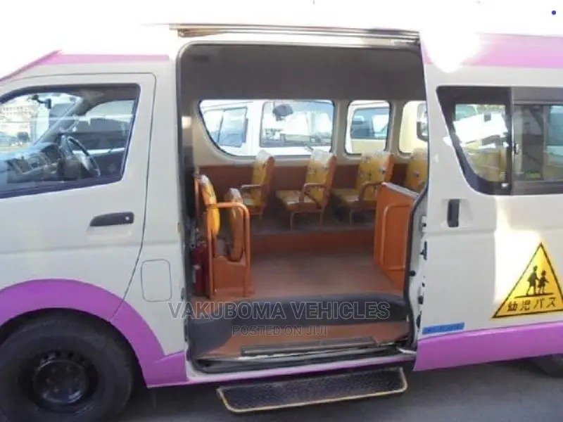 Toyota HiAce 2009 Pink