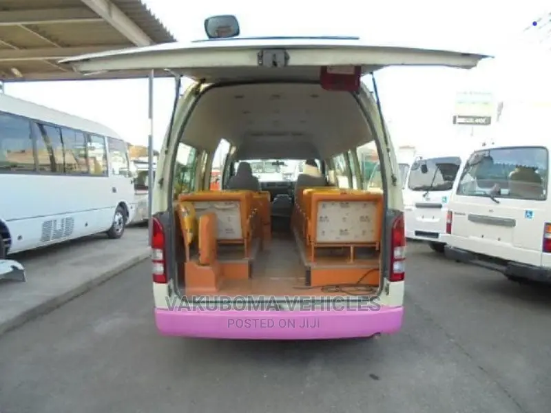 Toyota HiAce 2009 Pink