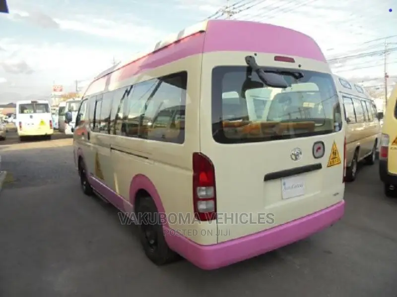 Toyota HiAce 2009 Pink