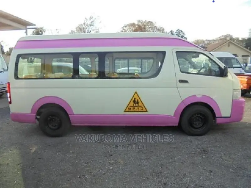 Toyota HiAce 2009 Pink