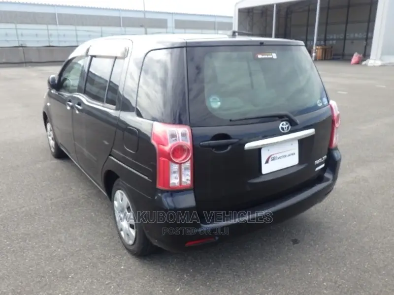 Toyota Raum 2009 Black