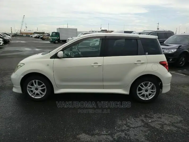 Toyota IST 2004 Pearl