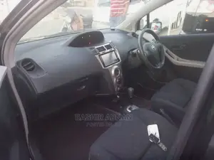 Toyota Vitz 1.3 FWD 3dr 2009 Black