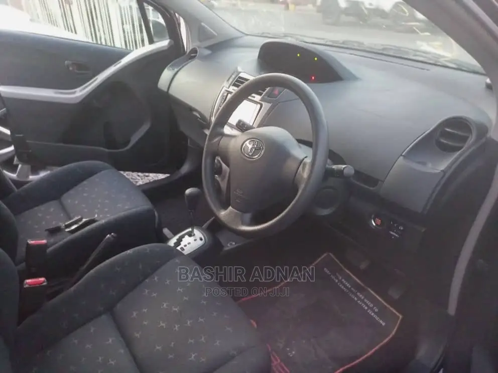 Toyota Vitz 1.3 FWD 3dr 2009 Black
