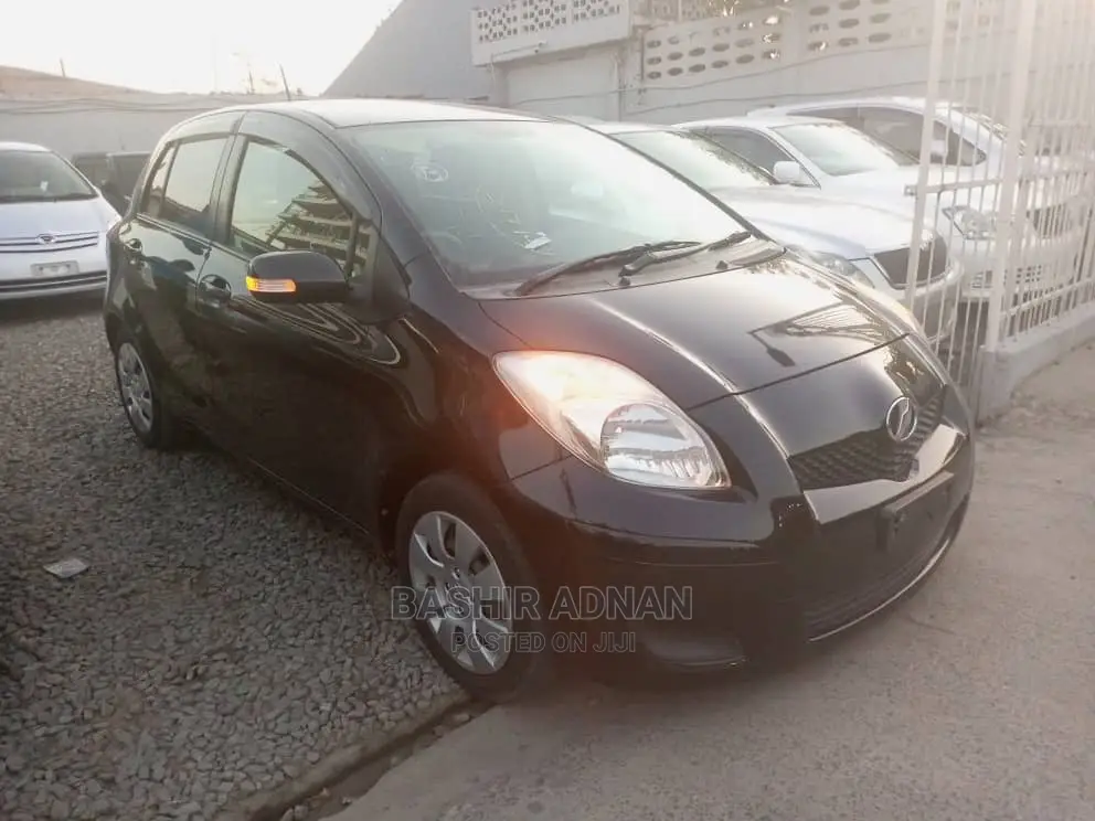 Toyota Vitz 1.3 FWD 3dr 2009 Black