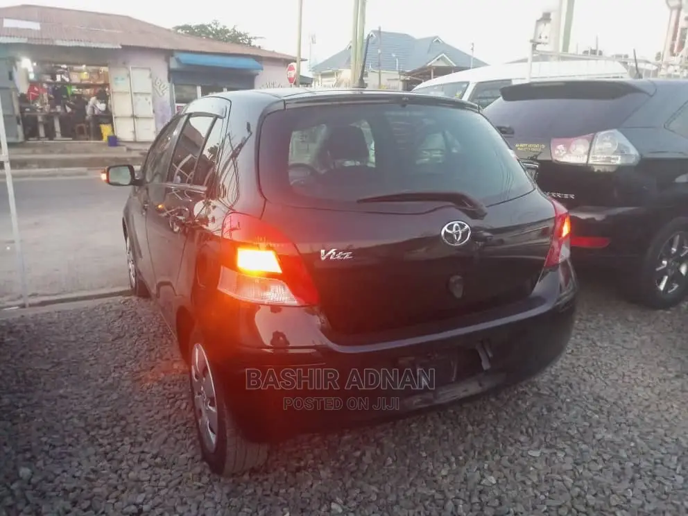 Toyota Vitz 1.3 FWD 3dr 2009 Black