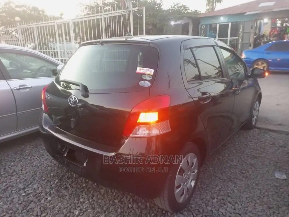 Toyota Vitz 1.3 FWD 3dr 2009 Black