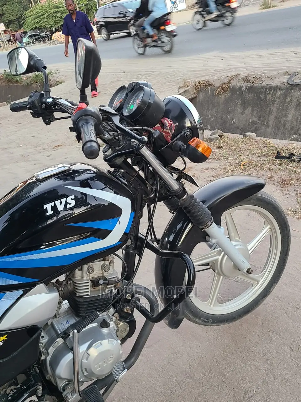 TVS HLX 125 2022 Black