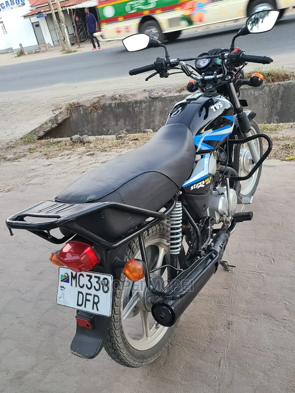 TVS HLX 125 2022 Black