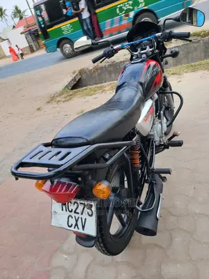 Bajaj Boxer X125 2021 Red