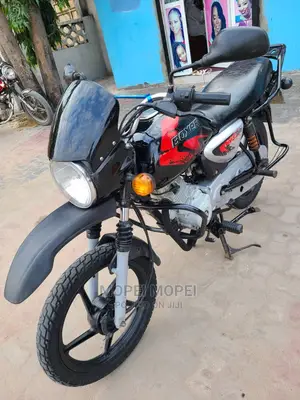 Bajaj Boxer X125 2021 Red