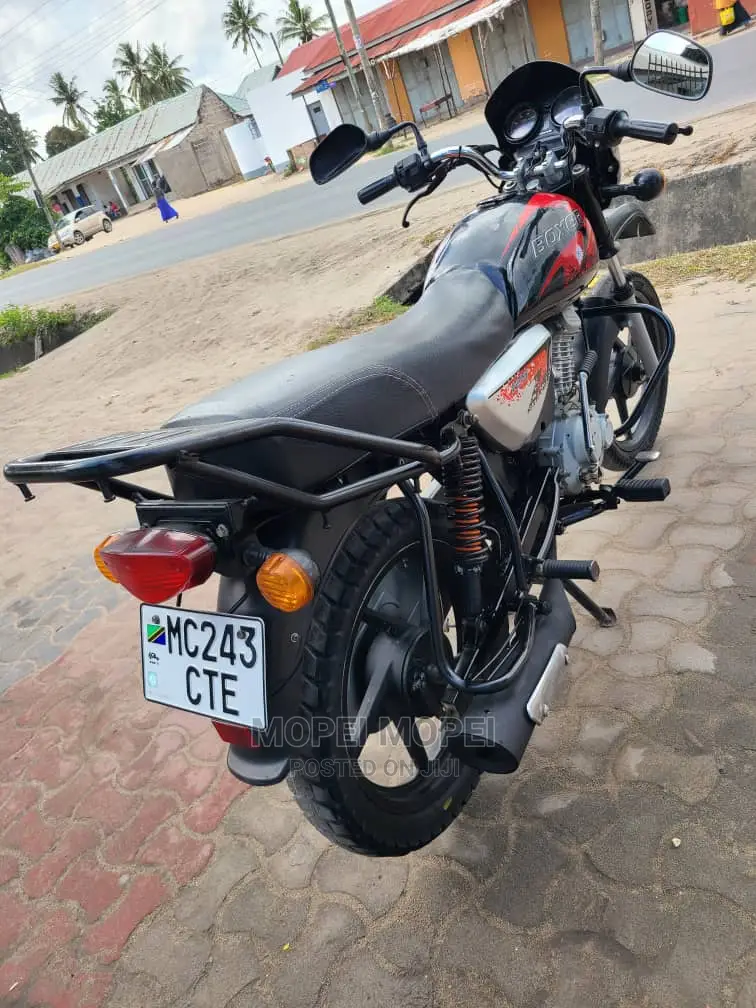 Bajaj Boxer X125 2021 Black