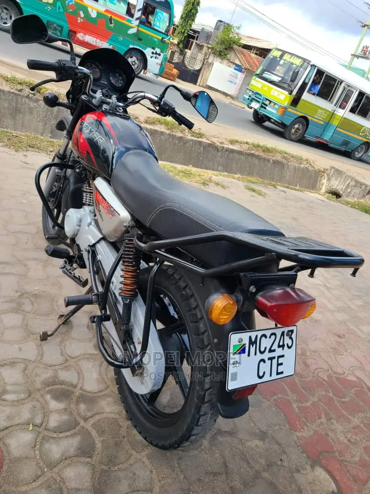 Bajaj Boxer X125 2021 Black