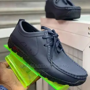 Clarks Kiatu Cha Ngozi
