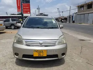 Photo - Toyota Raum 1.5 AWD 2004 Gold