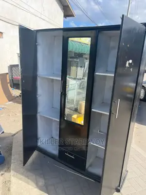 Kabati La Nguo Mbao Ngumu