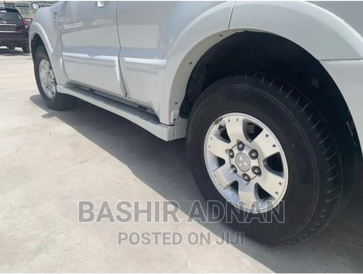 Mitsubishi Pajero 2005 White