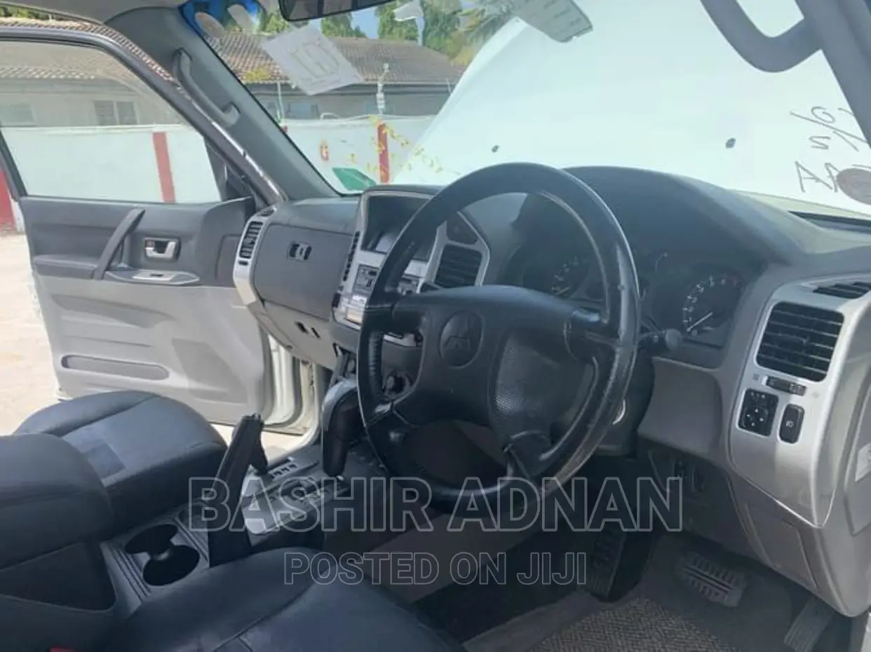 Mitsubishi Pajero 2005 White