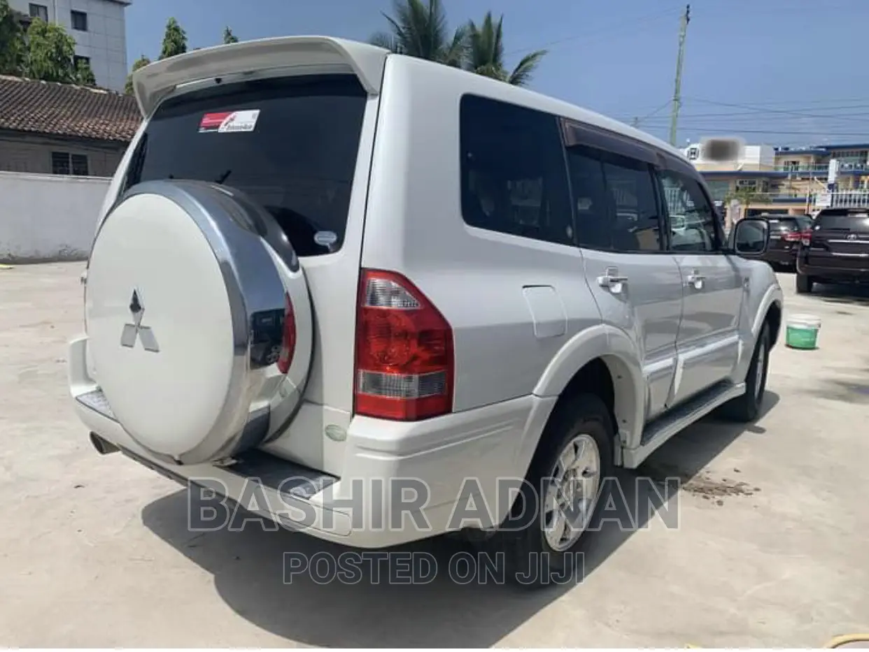 Mitsubishi Pajero 2005 White