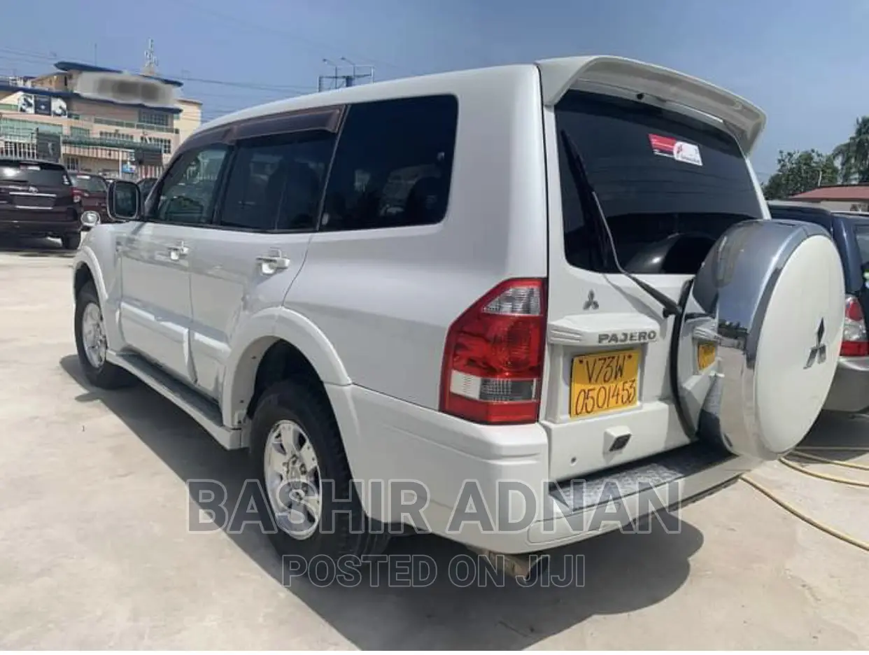 Mitsubishi Pajero 2005 White