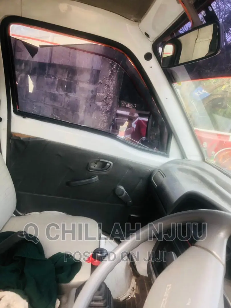 Suzuki Super Carry 2000 White