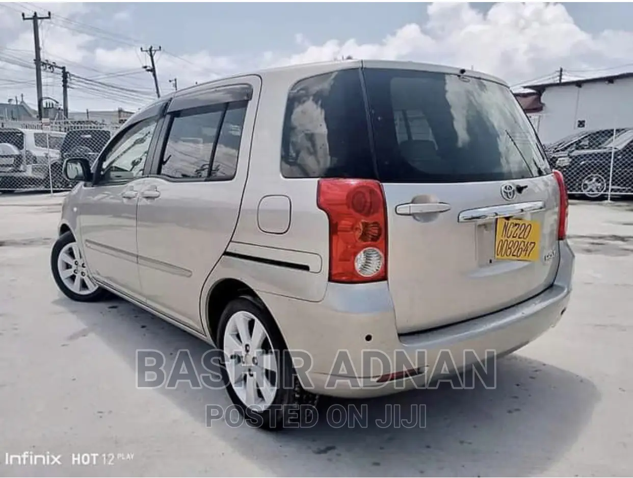 Toyota Raum 1.5 FWD 2005 Beige
