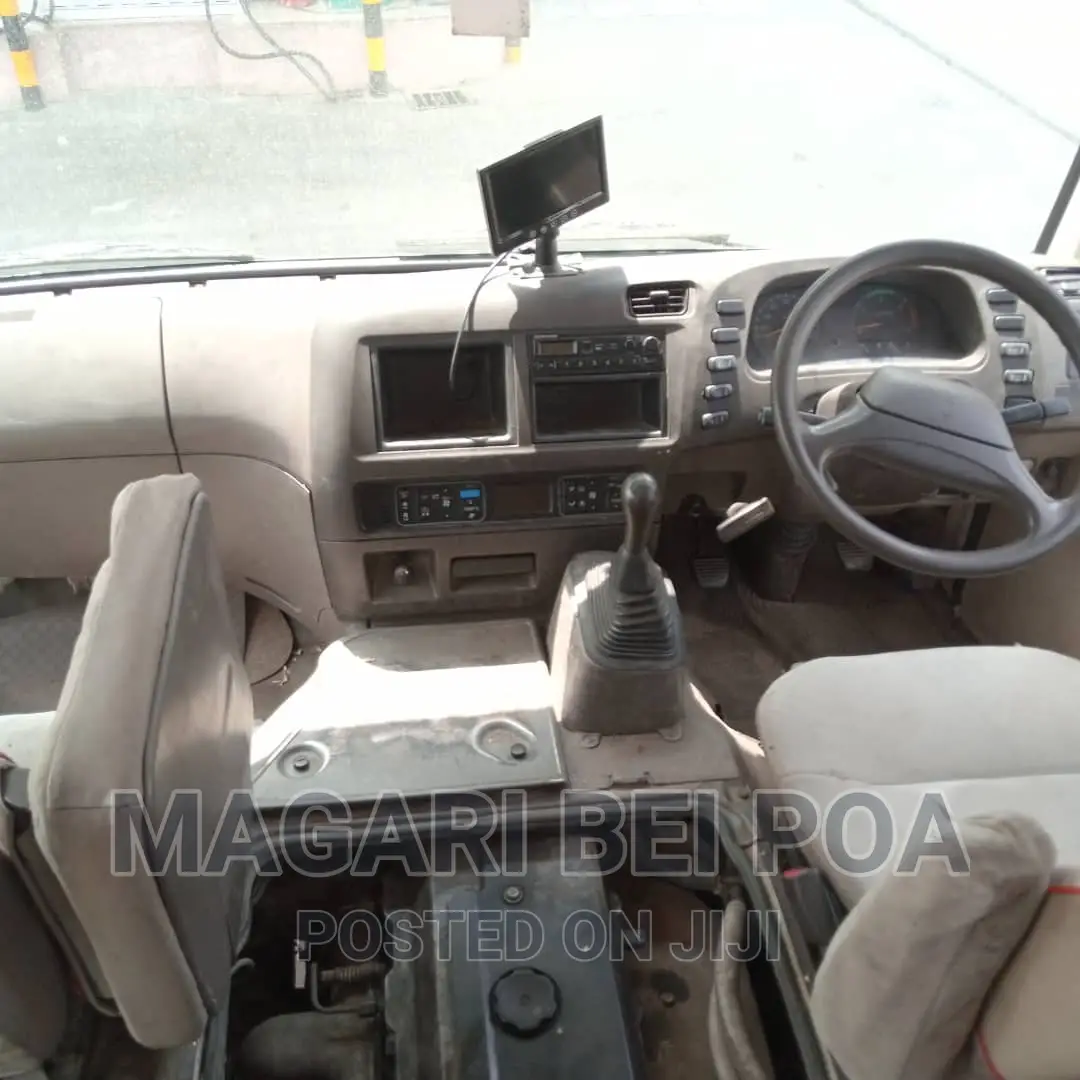 Mitsubishi Fuso Rosa 2000 Orange