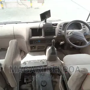 Mitsubishi Fuso Rosa 2000 Orange