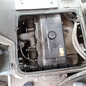 Mitsubishi Fuso Rosa 2000 Orange
