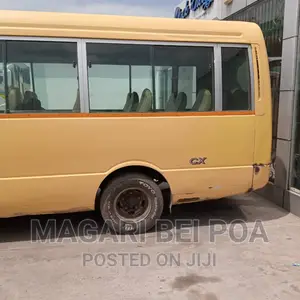 Mitsubishi Fuso Rosa 2000 Orange