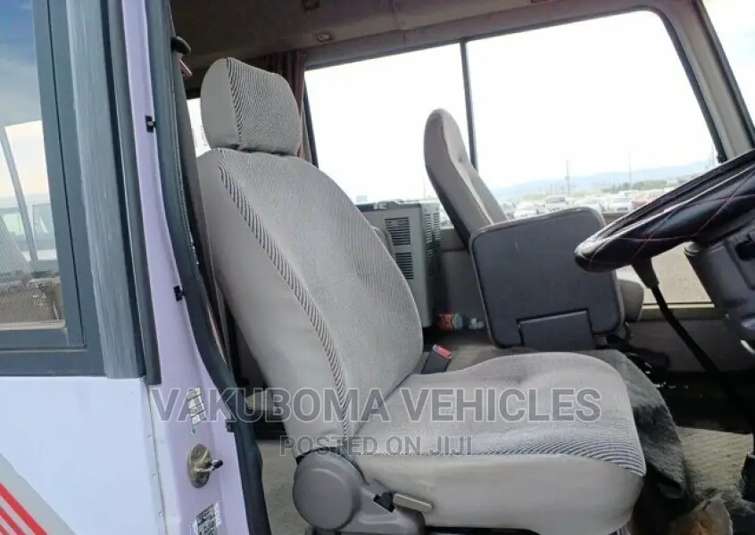 Mitsubishi Fuso Rosa 1996 Blue