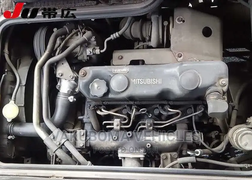 Mitsubishi Fuso Rosa 1993 Red