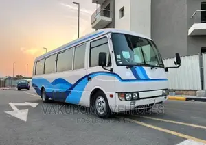 Mitsubishi Fuso Rosa 2000 White
