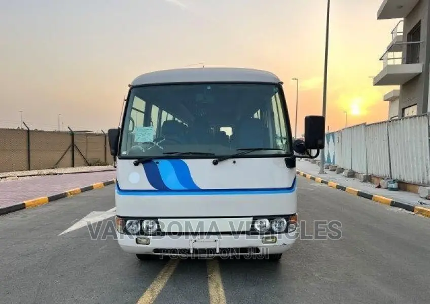 Mitsubishi Fuso Rosa 2000 White