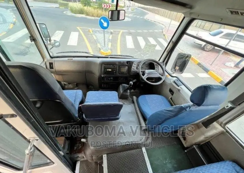 Mitsubishi Fuso Rosa 2000 White