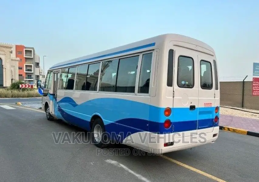 Mitsubishi Fuso Rosa 2000 White