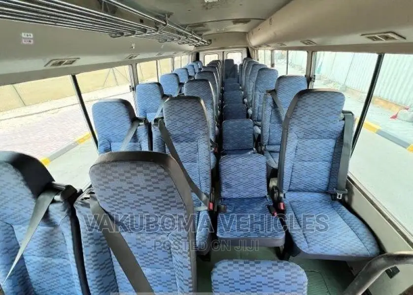 Mitsubishi Fuso Rosa 2000 White