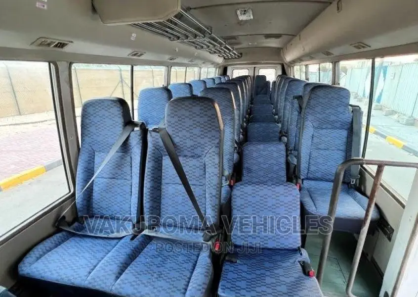 Mitsubishi Fuso Rosa 2000 White