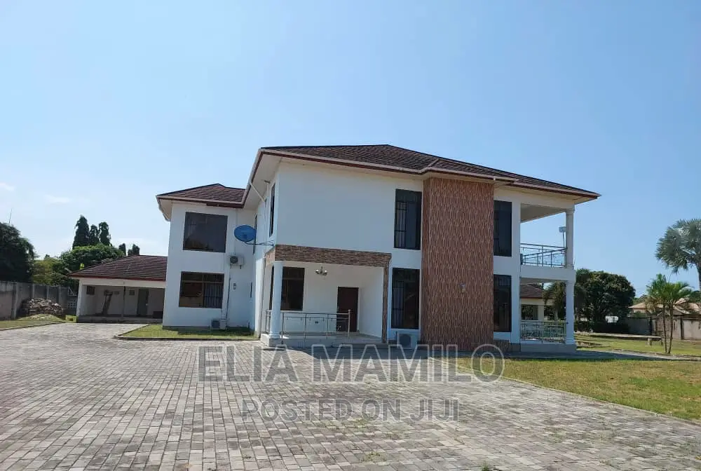5bdrm House in Bahari Beach, for sale