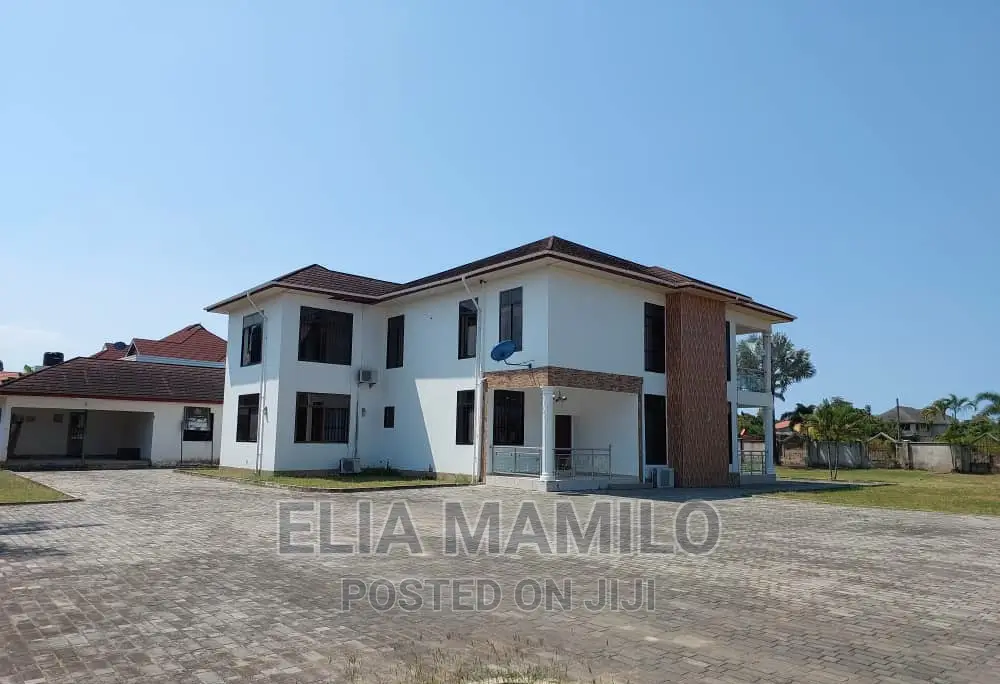 5bdrm House in Bahari Beach, for sale