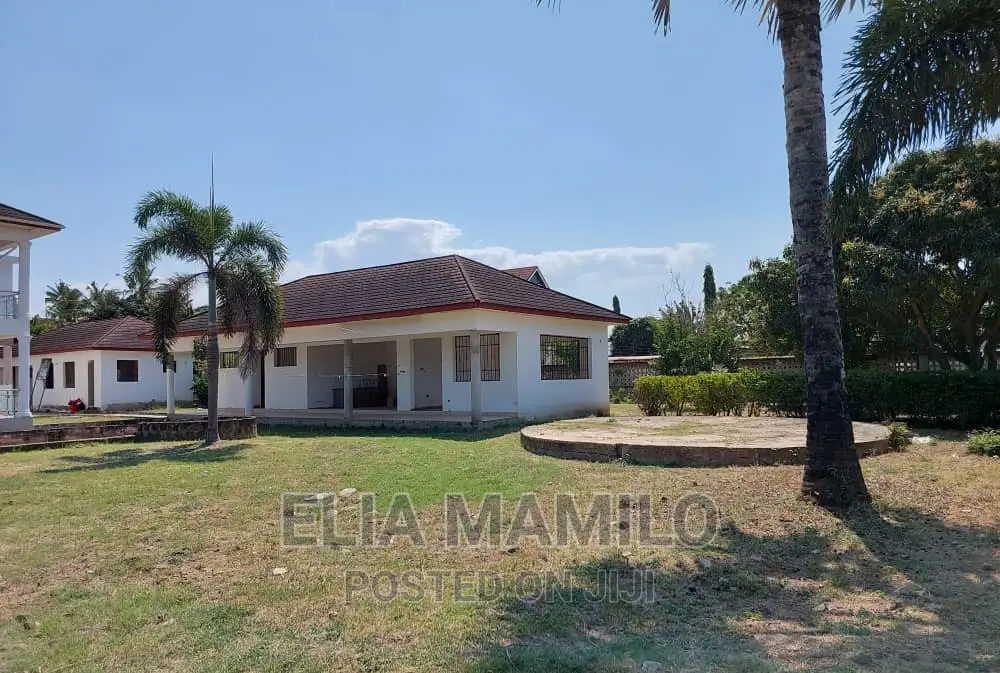 5bdrm House in Bahari Beach, for sale