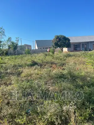 KIWANJA CHENYE Nyumba 6 Kinauzwa Mbweni Mpiji