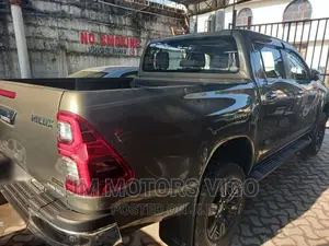 Toyota Hilux 2020 Gray